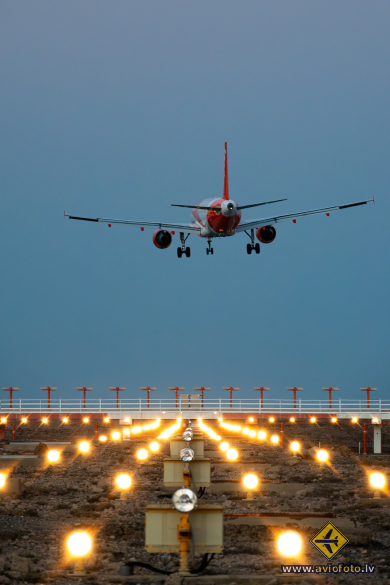 Airbus A320-214